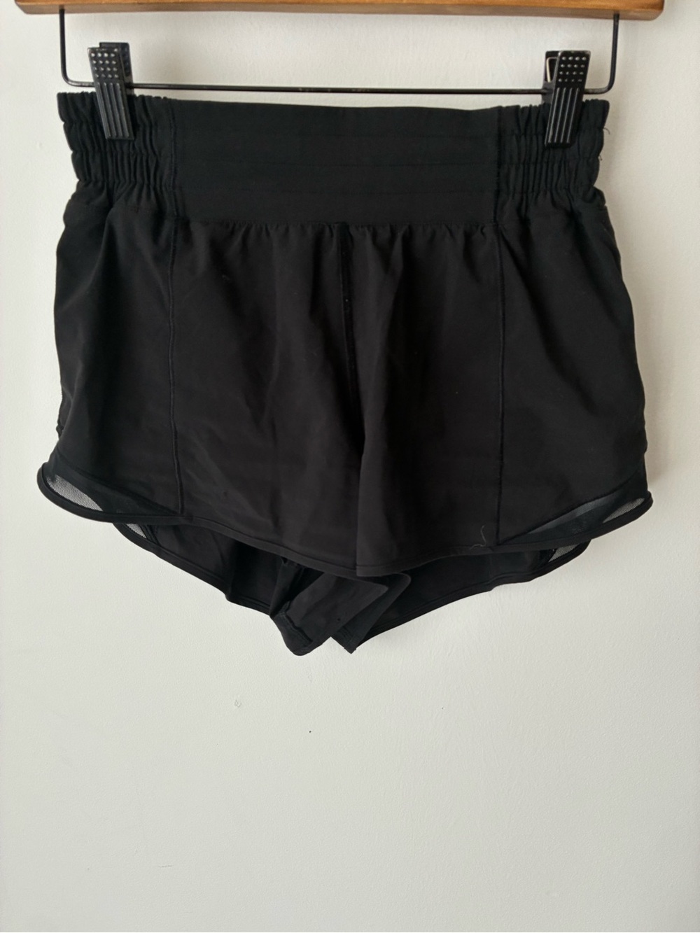 Lululemon Shorts Women’s 4 Hotty Hot Black Mesh Lined Running Athletic 2.5”